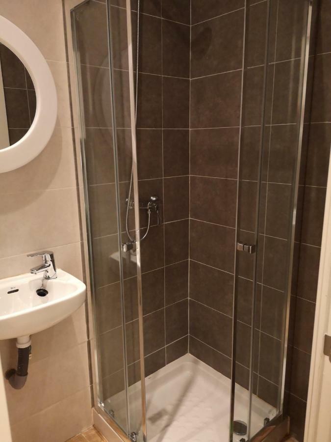 Doble Con Bano Privado Guest house Madrid